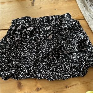 Art Class Black & White Floral Mini Skirt 6/6x